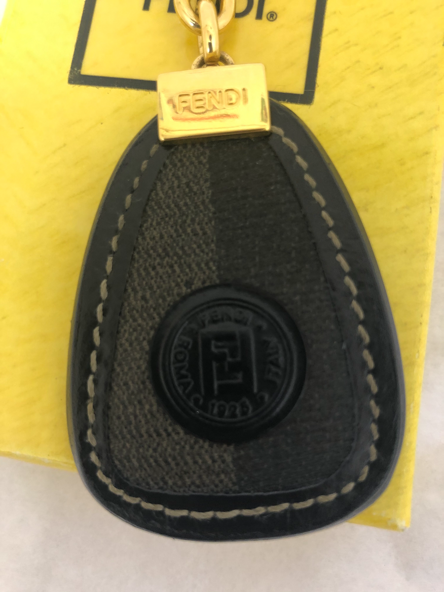 Fendi coin 2025 purse keychain holder