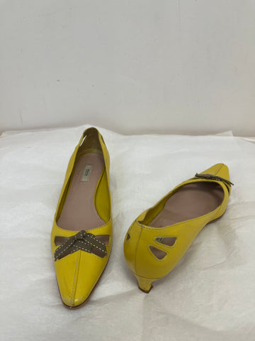 PRADA Leather Yellow Pumps w/Cut-Out 37.5
