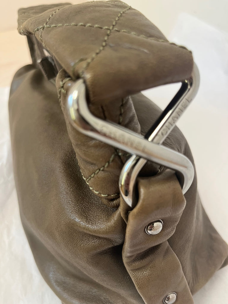 1989 Chanel Brown Calfskin Shoulder Bag w/Entrupy COA For Sale at 1stDibs