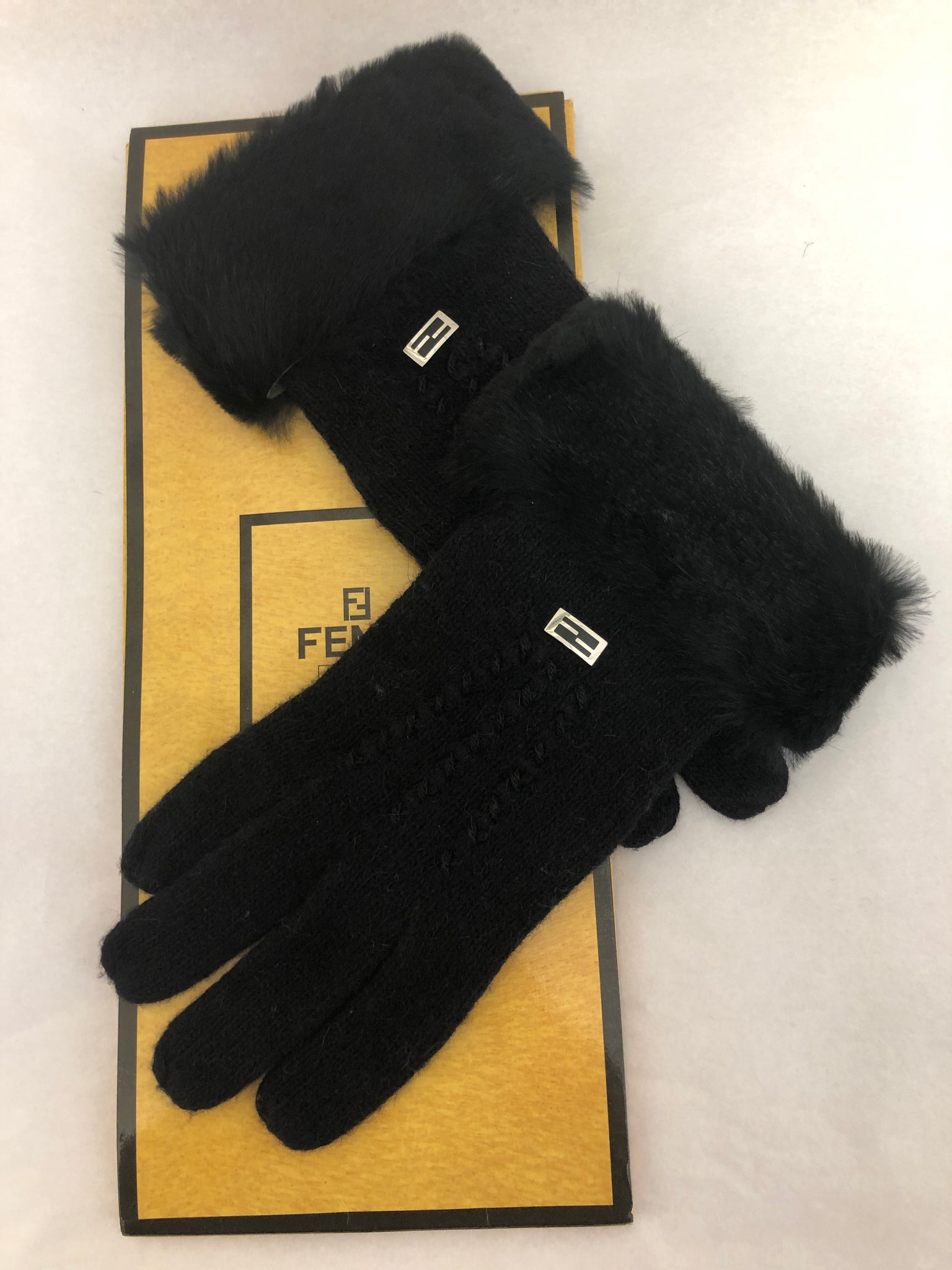 Fendi Gloves w/Logo and Packaging